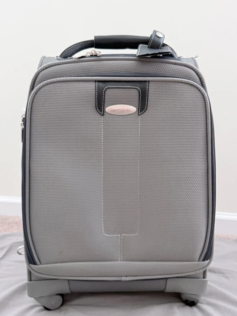 Samsonite 22-inch Expandable Carry-On Softside Luggage